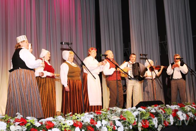Ādažu Kultūras centra folkloras kopa SAULGRIEŽI